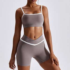 Ensemble short de yoga taille mi-haute et soutien-gorge de sport avec logo personnalisé - Écologique, extensible dans quatre directions, sans coutures, séchage rapide pour l'entraînement - Product Image 5