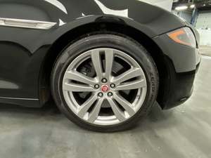 Increíble Jaguar XJ-Series XJL Portfolio AWD 2017 Usado en Perfectas Condiciones, con Poco Kilometraje, en Existencia, Ofrecido a un Precio Increíble - Product Image 3