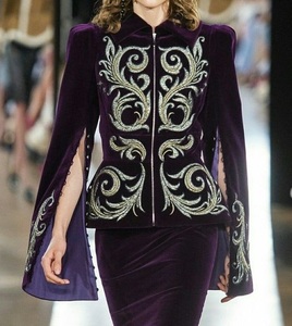 Chaqueta púrpura en tela de terciopelo con embellecedor de cuentas de cristal, perlas, trabajo de piedra de vidrio para fiesta, 2022 - Product Image 1