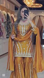 Ensemble de costume élégant brodé de fleurs avec tenue élégante en georgette Dupatta pour les looks de fête de mariage - Product Image 3