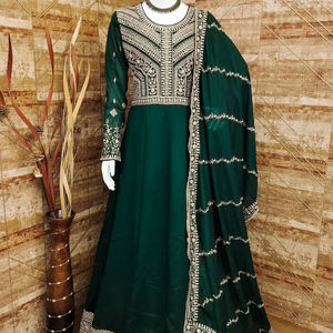 Qunoot Closet Mujeres Diseñador Seda Shalwar Kameez | Trabajo de secuencia de bordado de múltiples hilos | Hasta el suelo | Sin arrugas | Étnico - Product Image 1