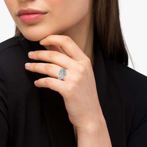 Bague de fiançailles vintage Art Déco en or blanc 18 carats avec sertissage de diamant de 0,20 carat, style rétro luxueux - Product Image 3