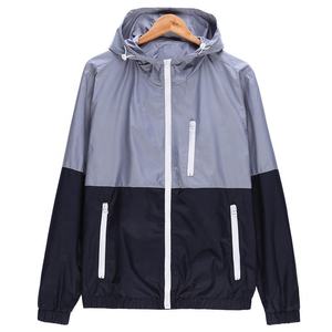 Veste coupe-vent imperméable pour homme pour la course à pied et la randonnée Étiquettes personnalisées Veste fine d'hiver pliable avec capuche - Product Image 4