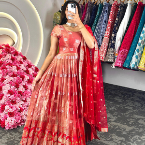 Costume Jacquard exquis en soie Kota de qualité supérieure avec rembourrage intérieur et pompon, Koti à point libre coordonné - Product Image 1