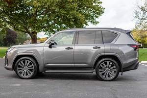 Leysus L X 600 2023, V6 Biturbo, 4x4, Paquete de Apariencia, Asientos de Cuero Sin Modificar, SUV Euro VI, Techo Solar Panorámico de 360°, Envío Inmediato - Product Image 3