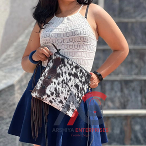 Nuevo bolso cruzado de cuero con pelo de alta calidad para mujer, bolso de hombro con flecos de gamuza de estilo occidental, bolso de piel de vaca al por mayor - Product Image 1