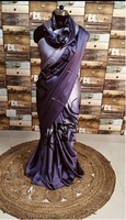 Saree Satin Ungu Elegan VIC dengan Desain Abstrak Hitam Cetak Sablon Gaya India & Pakistan