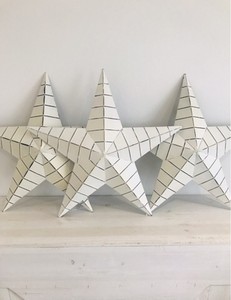 Estrella decorativa de metal blanqueado decorativa de latón AK con decoración de pared de Metal de estrella de cinco puntas - Product Image 2