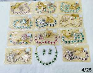 Conjunto de collar de gargantilla de lujo con tachuelas de piedra tradicional chapada en oro de nuevo diseño elegante de forma redonda y conjunto de joyería para mujer por pieza - Product Image 2