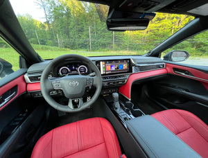 Auto Usado LIMPIO y ASEQUIBLE, Toyota Camry 2024, Sedán Automático - Product Image 2