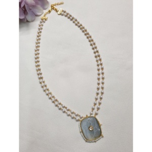 Collier de perles à double brin Pendentif en agate sculptée plaqué or Design floral Bijoux fins faits à la main Accessoire de mode pour femmes - Product Image 3