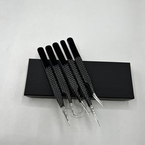 Pinzas de pestañas de acero inoxidable sostenibles japonesas profesionales personalizadas, herramienta de extensión de pestañas probada a mano con agarre fuerte negro - Product Image 2
