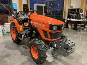 Utilisé pour le tracteur agricole compact 4x4 EK1 261 avec boîte de vitesses, moteur 25 CV, chargeur frontal et pelle arrière - Product Image 2