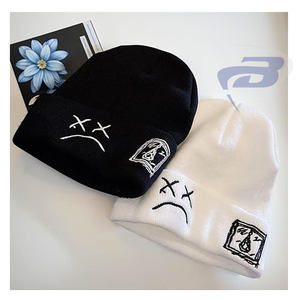 bonnet homme Minimalist Face Embossed Breathable <b>Waterproof</b> Unisex Street Style Winter Anime <b>Beanie</b> Cap Custom Logo Travel - Product Image 2