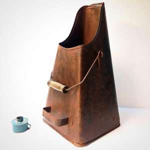 Seau à charbon en fer fini antique et parfait pour stocker le bois ou le charbon, idéal pour un décor traditionnel et des cheminées confortables - Product Image 3