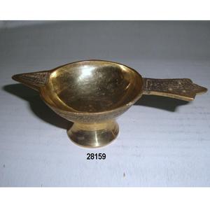 Support Chirag en laiton Pooja fabriqué à la main pour Temple et maison avec finition dorée - Product Image 1