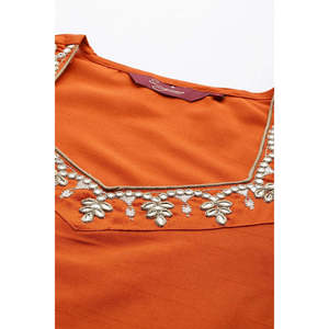 Conjunto de Kurta de Seda con Bordado Naranja para Mujer, Silueta Ajustada - Product Image 5