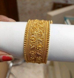 กำไลทองเหลืองโบราณแกะสลักกว้างเนื้อสัมผัสที่อุดมไปด้วยความซับซ้อนมีจำหน่ายในราคาขายส่ง - Product Image 3