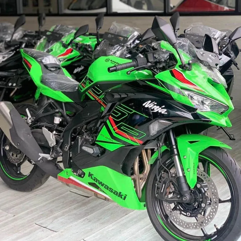 NEUE ANKUNFT PROMO Kawasakis Ninja ZX-25R Motorrad versand bereit