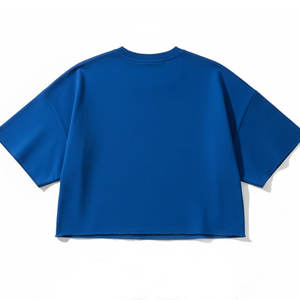 Ensemble deux pièces inspiré du streetwear pour hommes, t-shirt graphique et short, design audacieux pour les jeunes hommes, mode décontractée, rouge et noir audacieux - Product Image 3