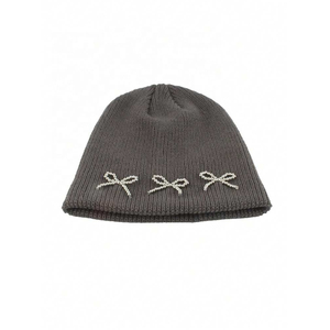 Gorras de Camionero de Malla Común con Diseño de Rosa y Logotipo Personalizado, Gorras de Béisbol de 5 Paneles con Logotipo Bordado y Patrón de Letras con Pedrería para Exteriores - Product Image 3