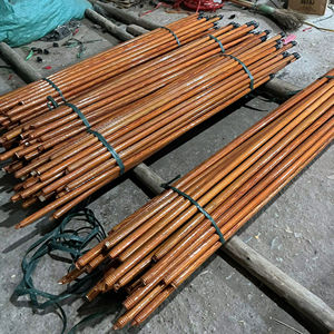 Balais en bois d'eucalyptus enduits de PVC résistant à l'humidité de 120cm avec tête en plastique fabriqué au Vietnam - Product Image 1