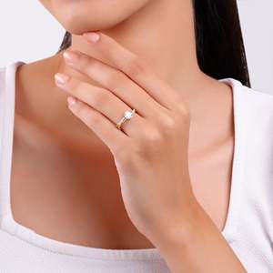 Anillo de Dedo Solitario con Diamante Cultivado en Laboratorio Gold Twilight Promise, Joyería Fina Elegante Elaborada con Detalles de Precisión - Product Image 2