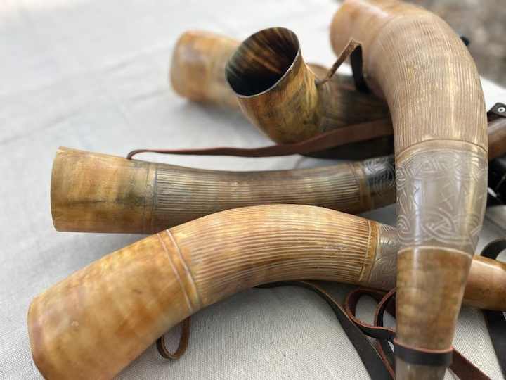 Natural Black Ram Horn Shofar Traditional Musical Instrument for Jewish Spiritual Ceremonies and Sermons Agate