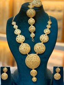 Ensemble de bijoux tendance en plaqué or 24 ct de style vintage de Dubaï pour les mariages et les fêtes - Product Image 4