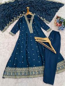 Conjunto de Kurta Anarkali para Fiestas con Bordado Detallado - Product Image 3