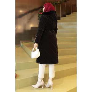 19283 Trench-coat matelassé noir avec fermeture éclair et taille à cordon de serrage, vêtement d'extérieur long - Product Image 4