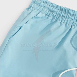 Shorts décontractés pour hommes, taille élastique mi-haute, logo personnalisé sur le devant, style streetwear, tissu en coton uni respirant, vente chaude - Product Image 3