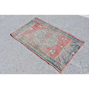 Tapis Vintage Turc 2.8X4.4 pi Laine Rouge Vert avec Dos en Latex - Product Image 3