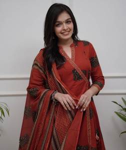 Ensembles Kurti en coton prêt-à-porter Fournisseur mondial de vêtements ethniques indiens comprenant des bas et des dupattas pour la fête - Product Image 3