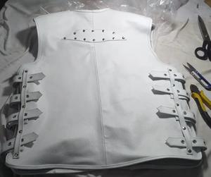 Gilet de moto pour hommes de Style personnalisé de haute qualité en cuir de peau de mouton d'hiver à la mode avec logo avant pour les activités de plein air - Product Image 5