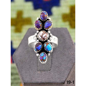Bague ajustable de style sud-ouest, faite à la main, avec dahlia violet, cheval sauvage et opale magnésite sertie clos, idéale pour un cadeau - Product Image 1
