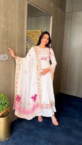 Georgette Anarkali con trabajo de bordado Jari para el yugo Bordado de hilo fino que parece rico y elegante un perfecto - Product Image 4