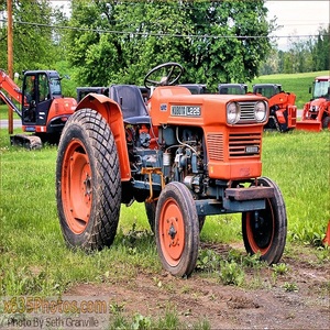 Kubota L225 disponible maintenant avec livraison rapide vendeur de confiance offrant des tracteurs haute performance et de qualité supérieure - Product Image 4