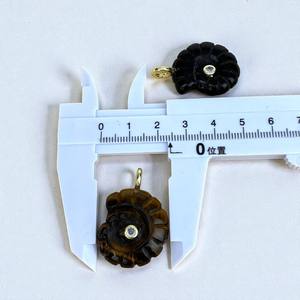 Colgante de Concha de Nautilus con Piedra de Obsidiana Negra al por Mayor para la Fabricación de Collares - Product Image 5