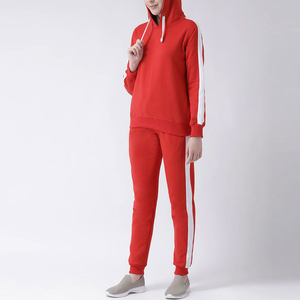 Vente en gros de survêtements OEM confortables pour femmes, 2 pièces, 100% coton, couleur unie, pour l'entraînement sportif et le jogging - Product Image 2