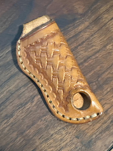 Funda de cuchillo de cuero portátil para exteriores personalizada, Protector de hoja fija de carbono con escudo de trampa para animales para acampar - Product Image 2