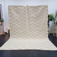 Tapis berbère fabriqué à la main tapis à poils longs de taille personnalisée pour salle à manger tapis à carreaux blancs laine de mouton tapis marocain touffeté à la main