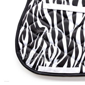 Tapis de selle imprimé personnalisé pour chevaux disponible en différentes couleurs, styles et options de broderie Tapis de selle pour chevaux - Product Image 4