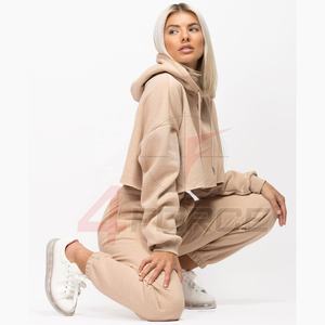 Hoodie court épais pour femme 460 GSM en molleton de coton premium, chaud et confortable, style streetwear, fabricant de vêtements OEM sous marque privée - Product Image 2