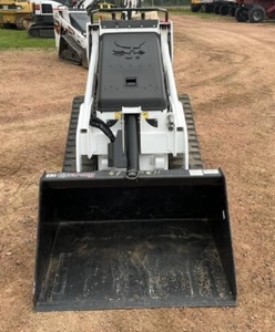 Mini chargeuse sur chenilles MT100 à faible durée d'utilisation Skid Steer compact prêt pour le travail Conception robuste Équipement puissant en stock - Product Image 5