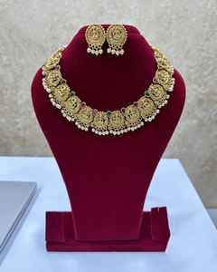 Ensemble de bijoux de temple plaqué or de qualité supérieure avec collier pour les bijoux de mariée et de mariage pour les femmes - Product Image 2