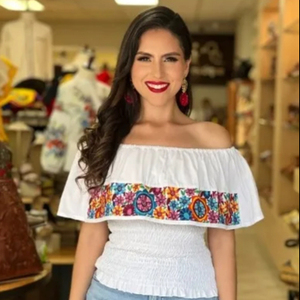 Blusa Tradicional Mexicana para Mujeres y Niñas |   Camisetas sin mangas de algodón transpirable y ecológicas Shubh Exim con encaje y estampado floral de longitud corta - Product Image 1