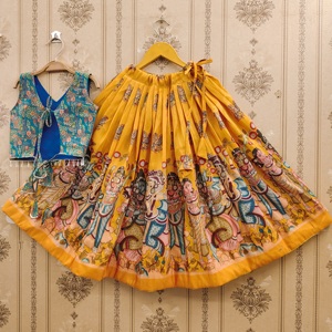 Ensemble Lehenga Choli pour filles Shoryam Fashion |   Tenue de fête traditionnelle indienne imprimée Kalamkari jaune avec dupatta - Product Image 4