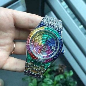 นาฬิกาข้อมือผู้ชายแบบกลไกสั่งทำพิเศษ คุณภาพพรีเมียม ทอง 18k ประดับเพชรโมอิสซาไนต์ทรงบาแก็ตต์หลากสี ระดับ VVS พร้อมกลไกอนาล็อก ETA - Product Image 4