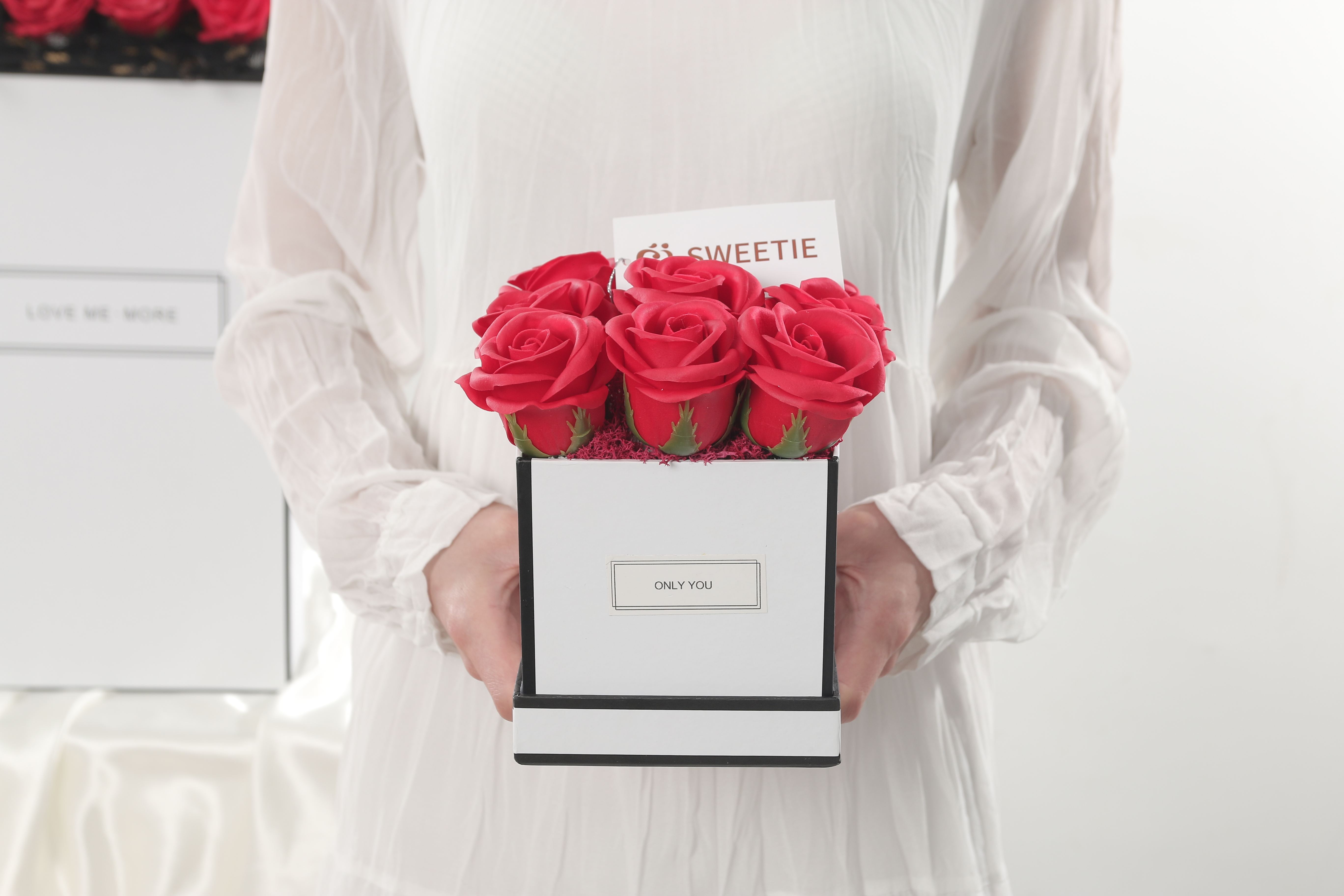 Boîte carrée rouge